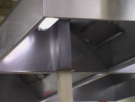Nerezová vzduchotechnika a digestoře do provozů – výroba